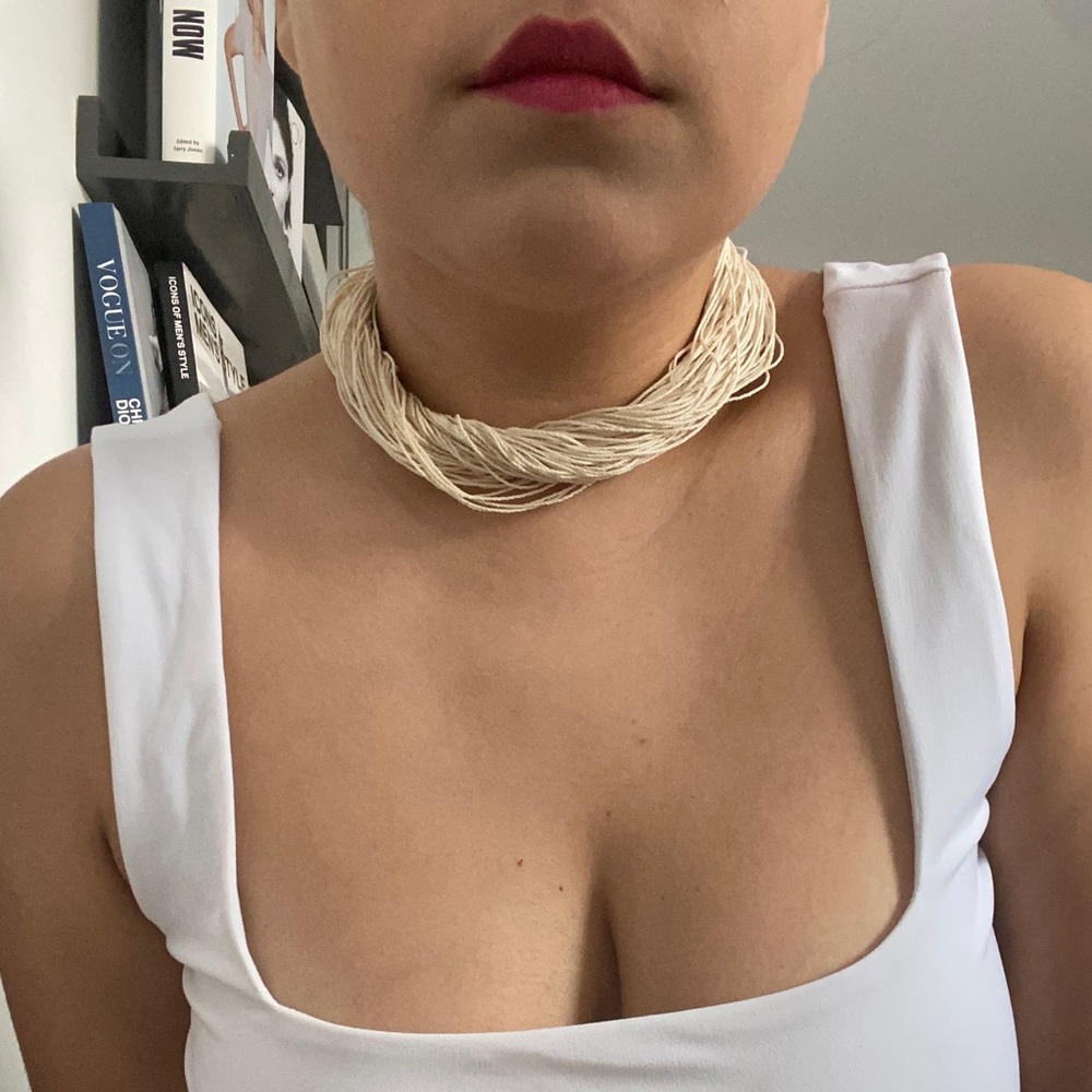 Rope chunky necklace.